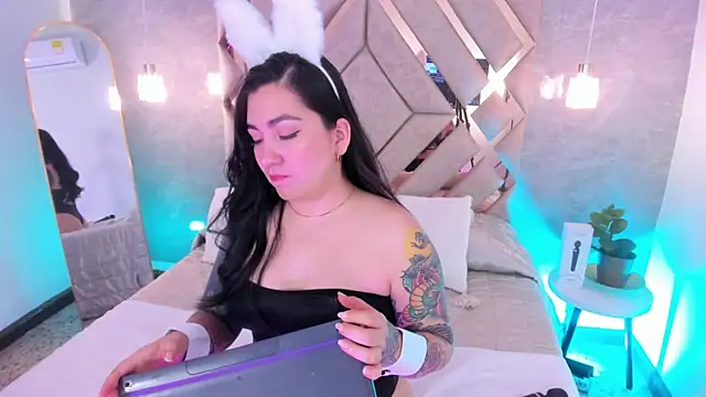 Snapshot of KathiaJenner chatting on 02.11.26 KathiaJenner online show from 02.11.26