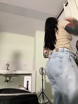 Snapshot of KathiaJenner chatting on 02.24.26 KathiaJenner online show from 02.24.26