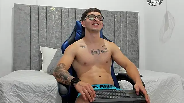 Snapshot of Calvin_Hunter chatting on 02.07.26 Calvin Hunter online show from 02.07.26