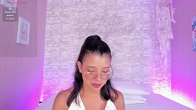 Snapshot of Olivia_Lane chatting on 02.04.26 Olivia Lane online show from 02.04.26