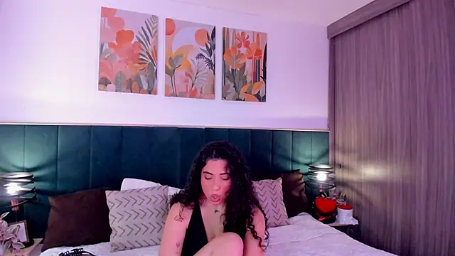 Snapshot of IrinaBlanc chatting on 06.20.26 IrinaBlanc online show from 06.20.26