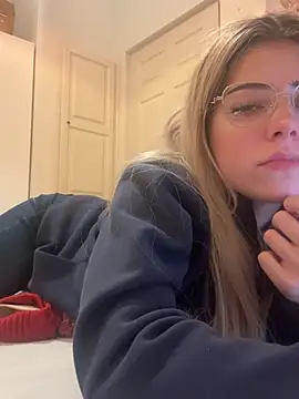 Snapshot of MelliMoon chatting on 02.19.26 MelliMoon online show from 02.19.26