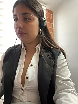 Snapshot of A-uroora chatting on 02.08.26 A-uroora online show from 02.08.26