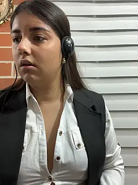 Snapshot of A-uroora chatting on 02.20.26 A-uroora online show from 02.20.26