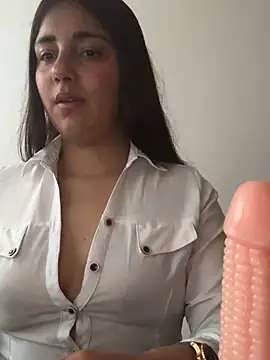 Snapshot of A-uroora chatting on 02.22.26 A-uroora online show from 02.22.26