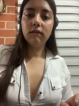 Snapshot of A-uroora chatting on 02.24.26 A-uroora online show from 02.24.26