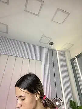 JuliaColemann online show from 05.12.26