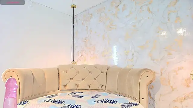 Snapshot of tifanibrown chatting on 02.14.26 tifanibrown online show from 02.14.26