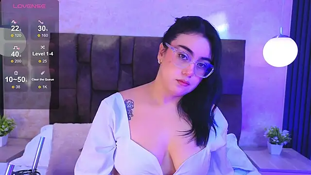 Snapshot of vicky_grey chatting on 06.18.26 vicky grey online show from 06.18.26