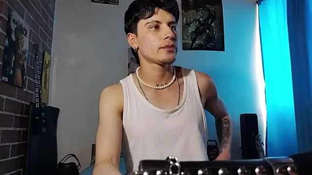 Snapshot of PaulDamico chatting on 05.11.26 PaulDamico online show from 05.11.26