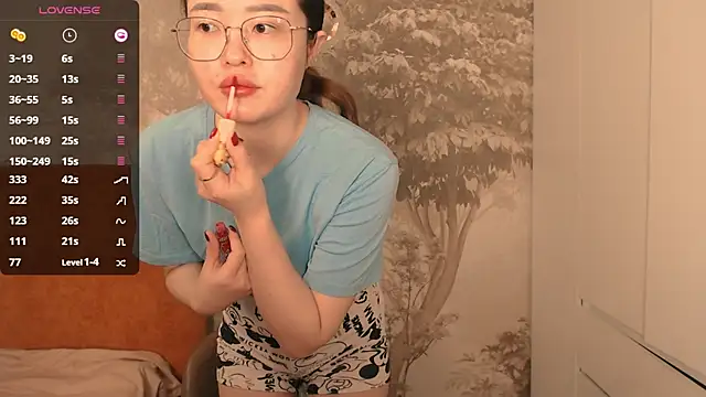 Hiaru Cutie online show from 11.27.25