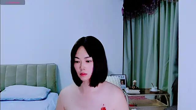 Snapshot of 10ve1y chatting on 06.18.26 10ve1y online show from 06.18.26