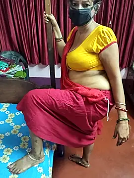 Snapshot of Little-Roshni chatting on 07.17.26 Little-Roshni online show from 07.17.26