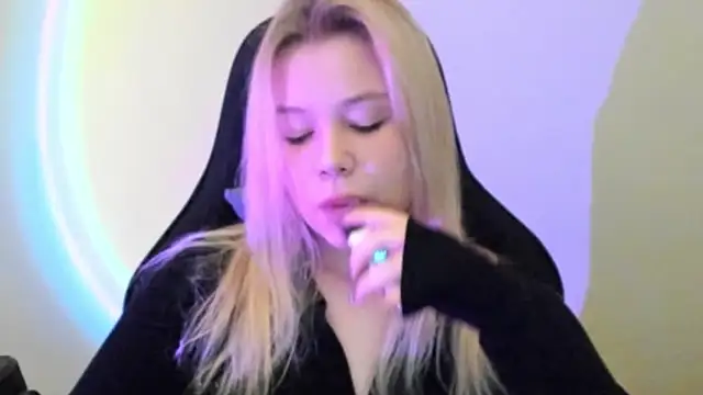 Snapshot of Lulu_Di chatting on 02.21.26 Lulu Di online show from 02.21.26