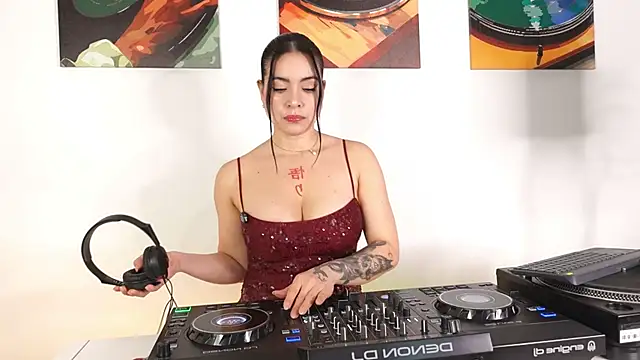 Snapshot of SatyaDj chatting on 02.12.26 SatyaDj online show from 02.12.26