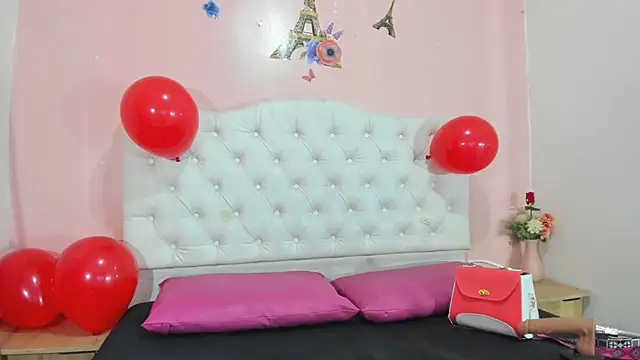 Snapshot of elianacollins23 chatting on 02.14.26 elianacollins23 online show from 02.14.26