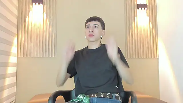 Snapshot of lian_cameron chatting on 02.17.26 lian cameron online show from 02.17.26