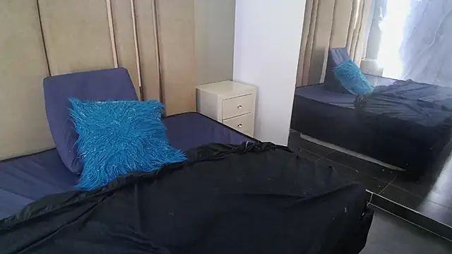 liliana pink online show from 02.23.26