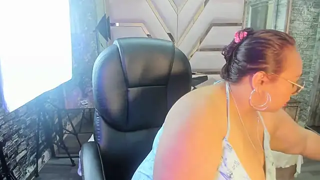 Snapshot of Shara_Oz chatting on 02.08.26 Shara Oz online show from 02.08.26