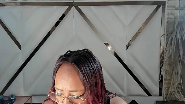 Snapshot of Shara_Oz chatting on 02.24.26 Shara Oz online show from 02.24.26