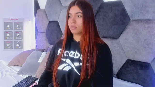 Snapshot of DulceJones chatting on 02.04.26 DulceJones online show from 02.04.26