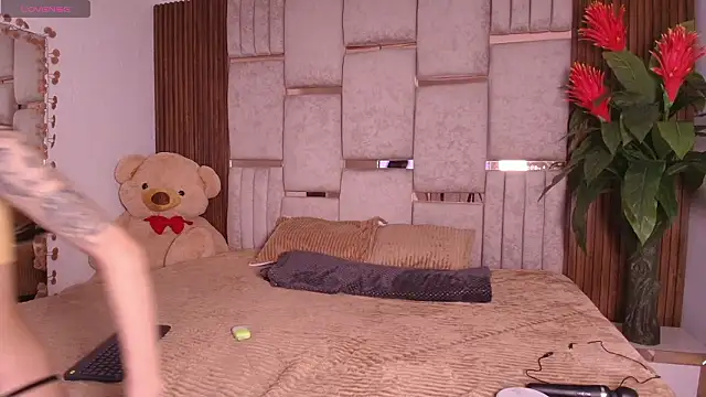 Snapshot of Zoe_dim chatting on 02.23.26 Zoe dim online show from 02.23.26