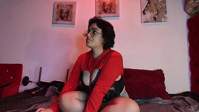 Snapshot of LillithSinclair_nom chatting on 02.20.26 LillithSinclair nom online show from 02.20.26