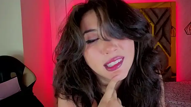 Snapshot of Luvienne chatting on 02.06.26 Luvienne online show from 02.06.26