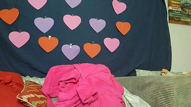 Snapshot of starandsky chatting on 02.14.26 starandsky online show from 02.14.26