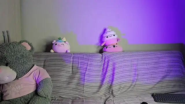 Snapshot of ViolettM chatting on 02.20.26 ViolettM online show from 02.20.26