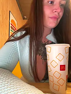 Snapshot of TattooGirlAlia chatting on 11.04.25 TattooGirlAlia online show from 11.04.25