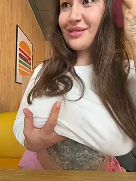 Snapshot of TattooGirlAlia chatting on 11.13.25 TattooGirlAlia online show from 11.13.25