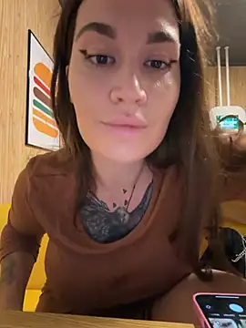 Snapshot of TattooGirlAlia chatting on 11.22.25 TattooGirlAlia online show from 11.22.25