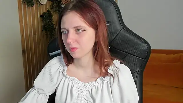 Snapshot of FreyaVey chatting on 02.12.26 FreyaVey online show from 02.12.26