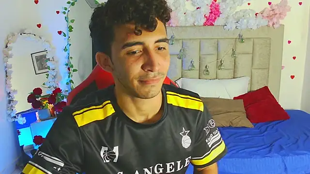 Caius fox online show from 04.10.26