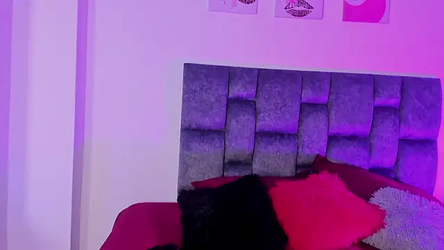 Snapshot of Isabella_Moon9 chatting on 02.07.26 Isabella Moon9 online show from 02.07.26