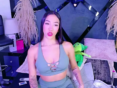 KylieWhitee online show from 04.21.26