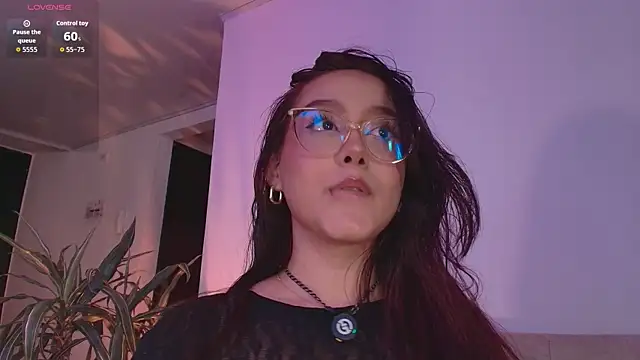 Snapshot of kittysophie_ chatting on 03.08.26 kittysophie online show from 03.08.26