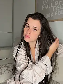 Snapshot of houseofnova chatting on 02.25.26 houseofnova online show from 02.25.26