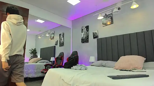 Snapshot of Raphael_Nyon chatting on 03.01.26 Raphael Nyon online show from 03.01.26