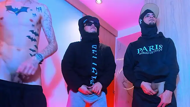 Snapshot of TheBatMansion chatting on 02.01.26 TheBatMansion online show from 02.01.26