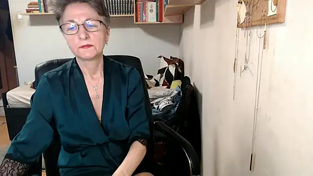 katemodel online show from 10.29.25