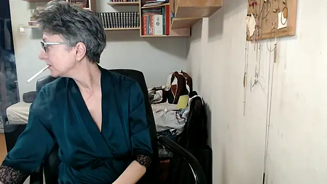 katemodel online show from 10.31.25