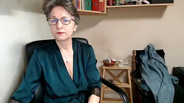 katemodel online show from 12.02.25