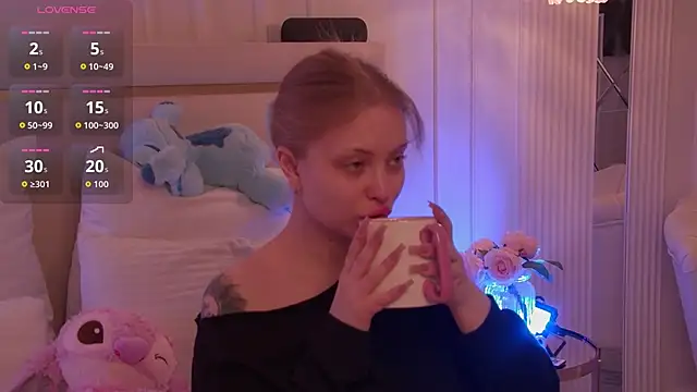 Snapshot of MollyHilton chatting on 02.03.26 MollyHilton online show from 02.03.26