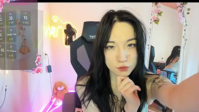 AliceeinWonderlanddd online show from 04.04.26