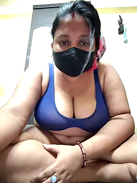 Snapshot of Curvy_Trisha chatting on 04.15.26 Curvy Trisha online show from 04.15.26