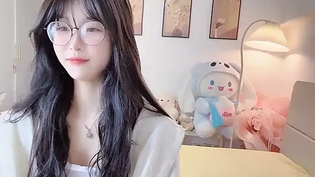 Snapshot of Luminous4173 chatting on 04.21.26 Luminous4173 online show from 04.21.26