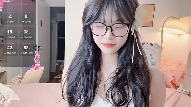 Snapshot of Luminous4173 chatting on 05.18.26 Luminous4173 online show from 05.18.26