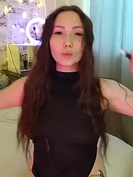 Snapshot of _strawberry_moon_ chatting on 02.27.26 strawberry moon online show from 02.27.26